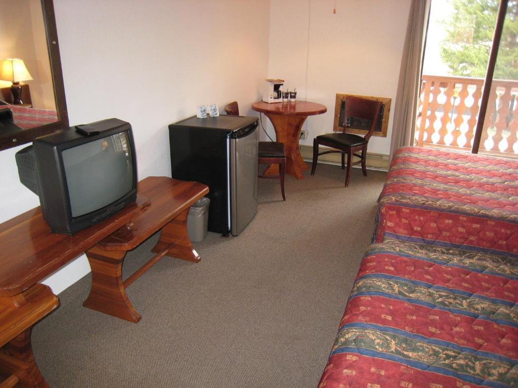 Alpen Motel Radium Hot Springs Zimmer foto