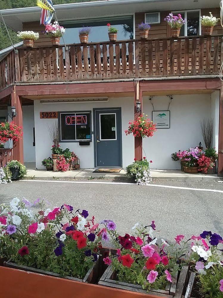 Alpen Motel Radium Hot Springs Exterior foto